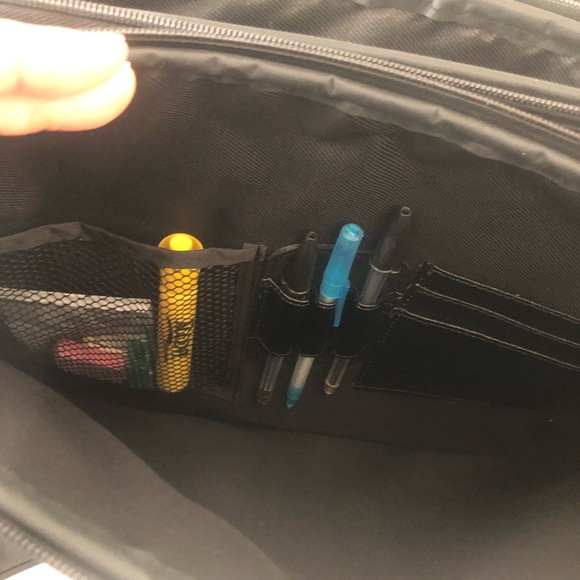 Bugatti Laptop/Messenger/Shoulder Leather Bag - Picture 5 of 8